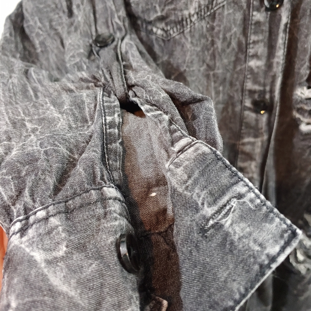 THRILL DISTRESSED BUTTON TOP - Picture 5 of 12